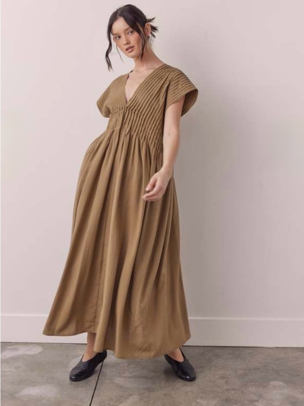 Amente Los Angeles Pin Tucked Midi Dress - Picture 4 of 12